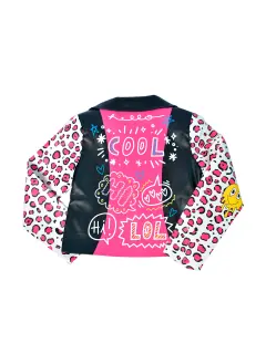 CHAQUETA DE CUERO NEGRA CON ROSA